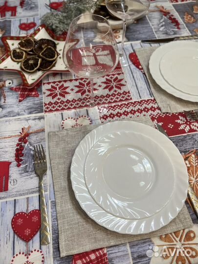 Скатерть новогодняя + 12 салфеток новое