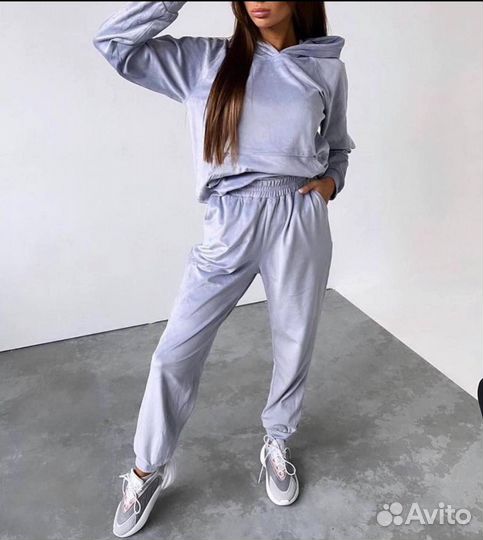 Спортивный костюм женский