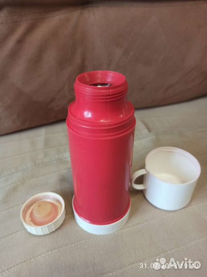 Термос с кружками