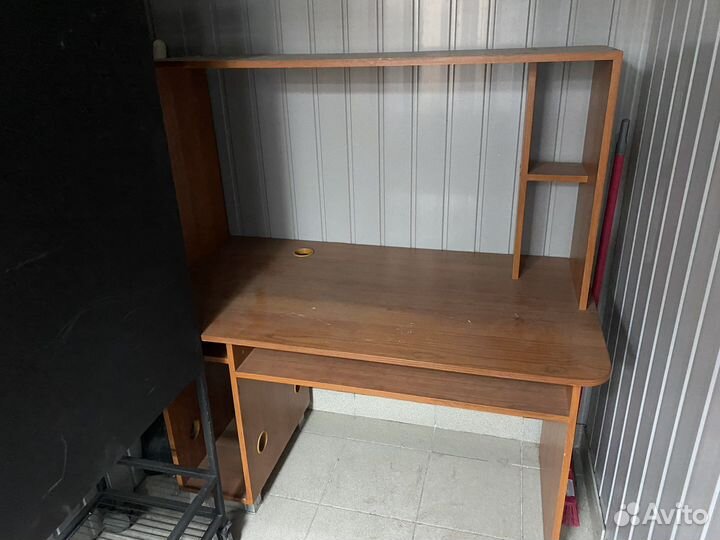 Письменный стол