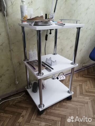 Столик на колесиках