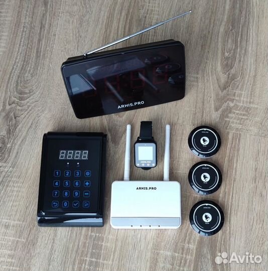 Система вызова: кнопка вызова официанта с часами