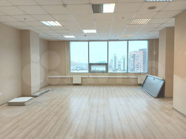 Офис с видом на город