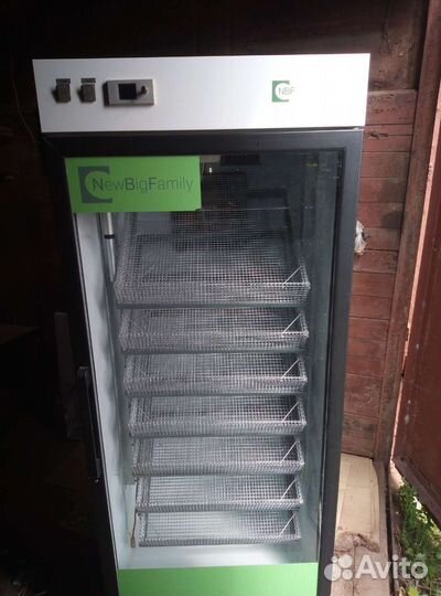 Инкубатор 770