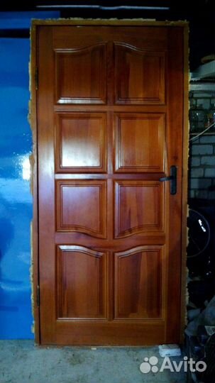 Дверь входная деревянная с коробкой