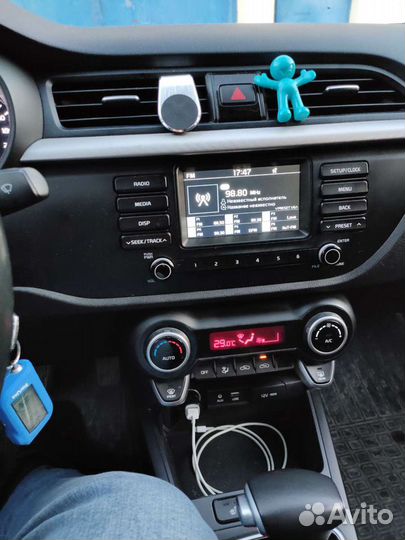 Штатная магнитола на kia rio 4 с рамкой