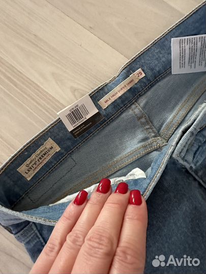 Джинсы Levis