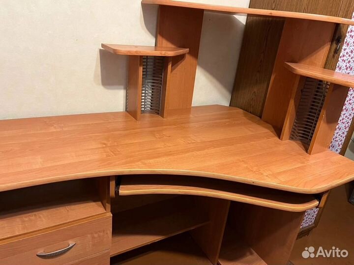 Компьютерный стол