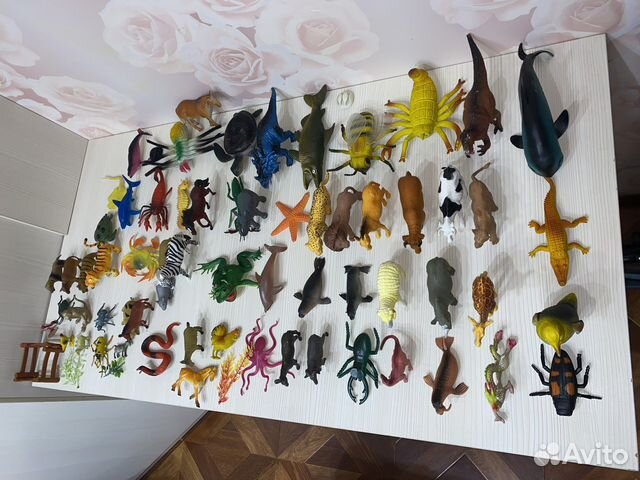 Фигурки животных и насекомых