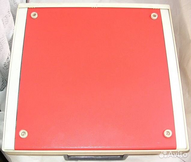 Механическая пишущая машина unis Traveller DE Luxe