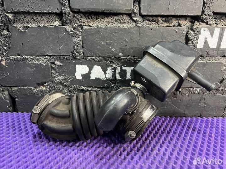 Патрубок воздушного фильтра Nissan X-Trail NT31