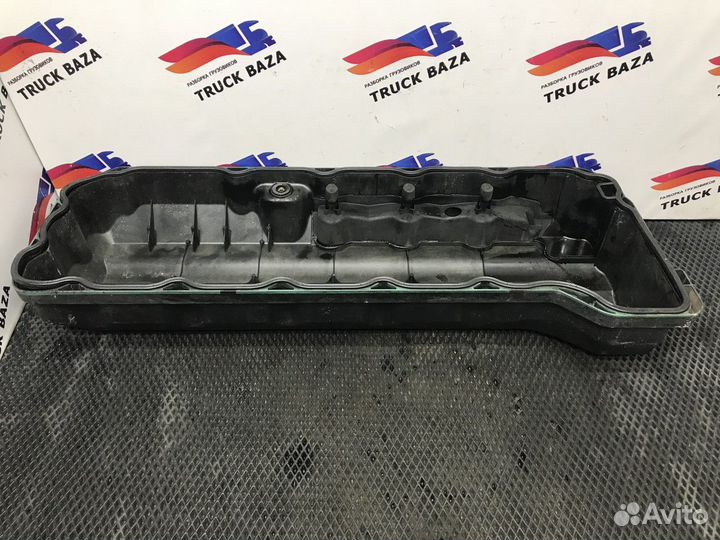 Крышка головки блока клапанная Volvo FM