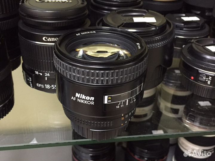 Nikon AF 85mm f/1.8D