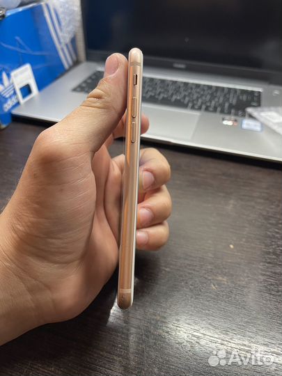 iPhone 8, 64 ГБ