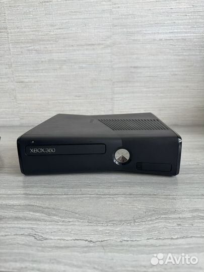 Xbox 360, прошитый, 2 беспр.джойстика, Kinect