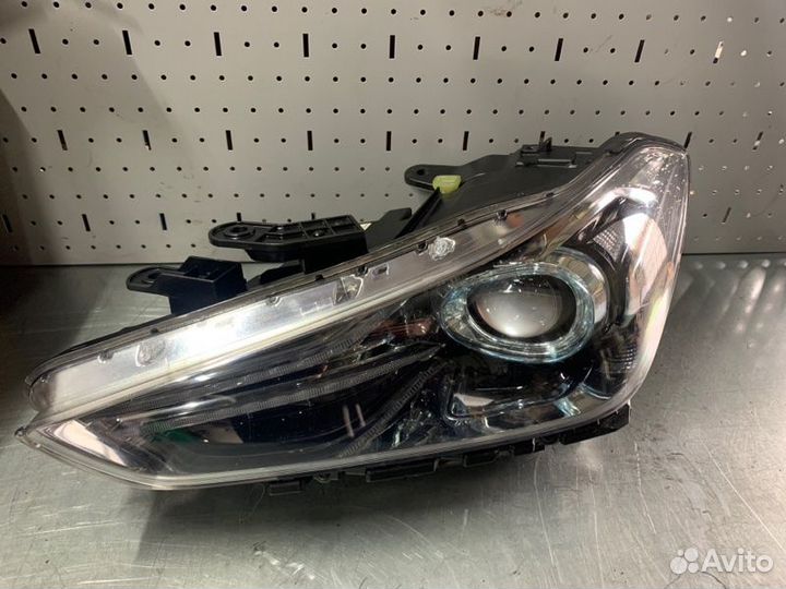 Фара светодиодная передняя левая Genesis G70 седан