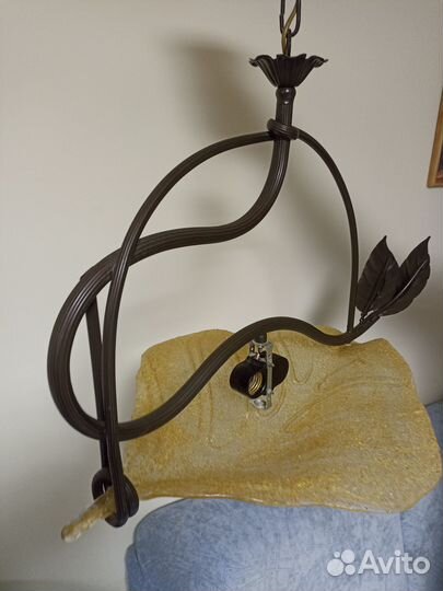 Продам люстру