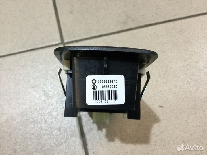 Кнопка стеклоподъемника правая Гранд Чероки с 2010