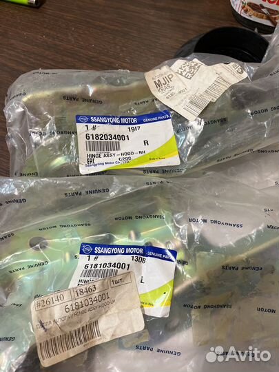 Петля капота