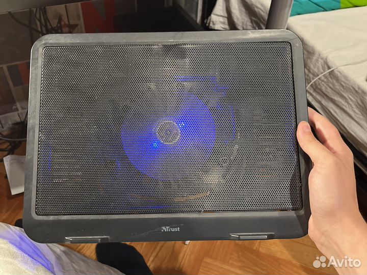 Охлаждающая подставка для ноутбука