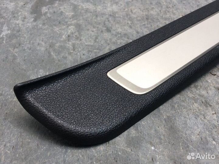 Накладка порога передняя правая Hyundai Genesis