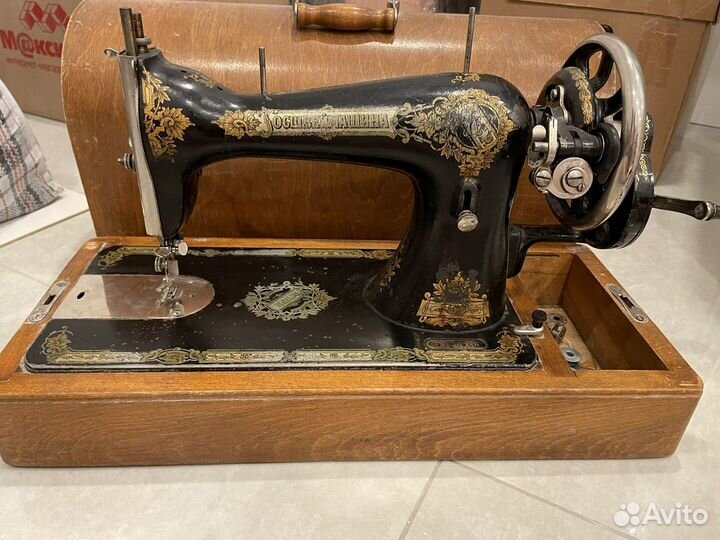 Ретро Швейная машинка Госшвеймашина с эмблемой Г.Ш
