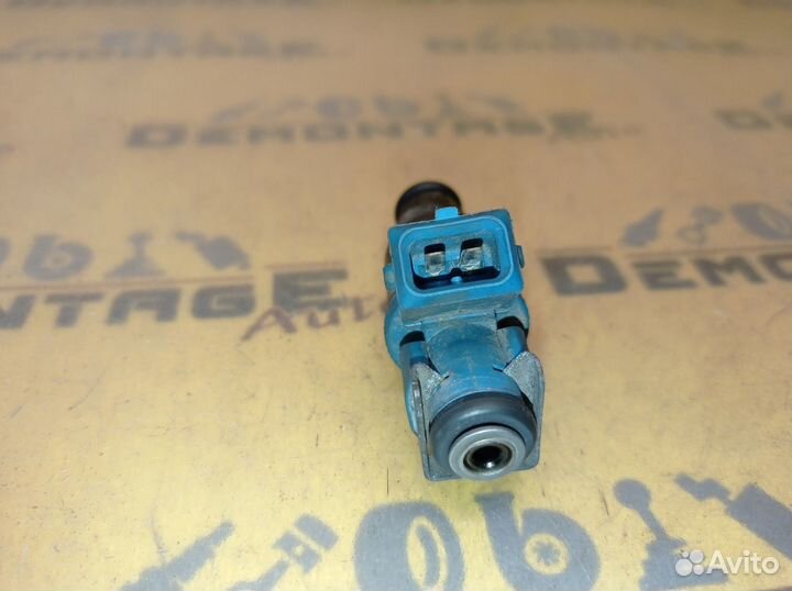 Форсунка топливная 1.6 VW Passat B5 A4 B5
