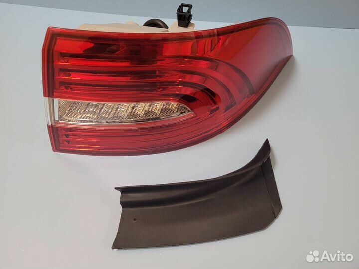 Фонарь внешний R Skoda Superb II 2009-2015
