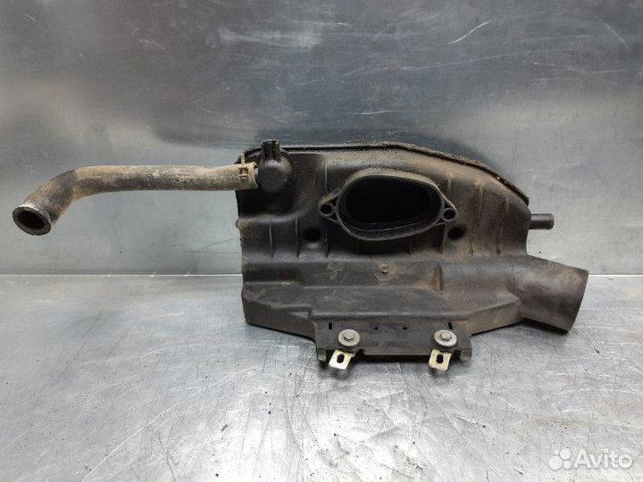 Резонатор воздушного фильтра Audi A6 C4