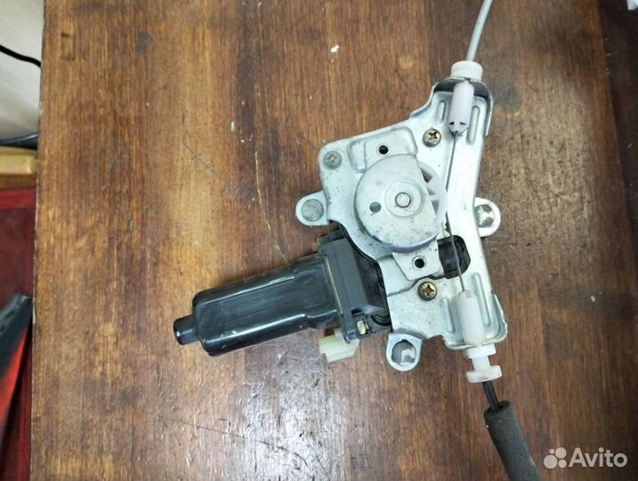 Стеклоподъемник электрический задний правый