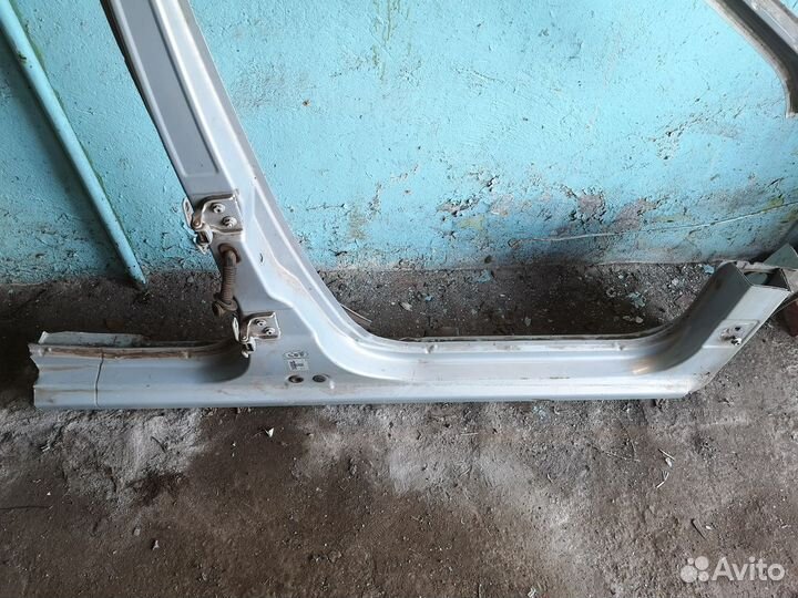 Боковина,крыло,порог,стойка П.,Л. Renault Logan