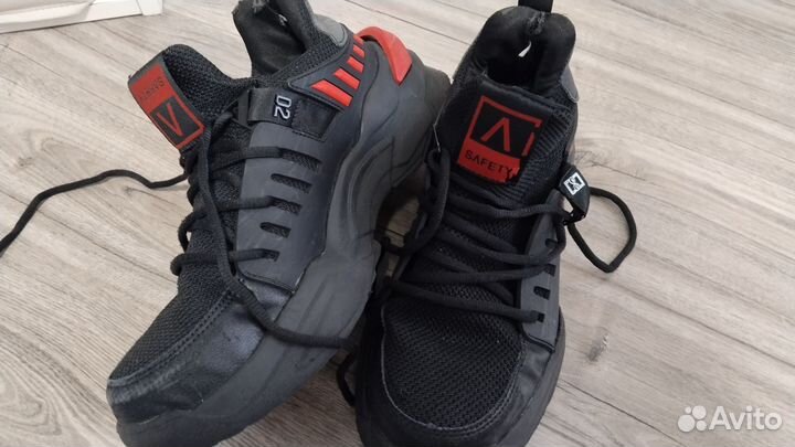 Рабочие кроссовки (42р)