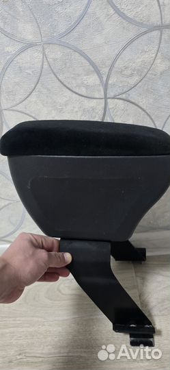 Подлокотник toyota vitz/yaris