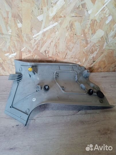 Обшивка стойки Volvo V50