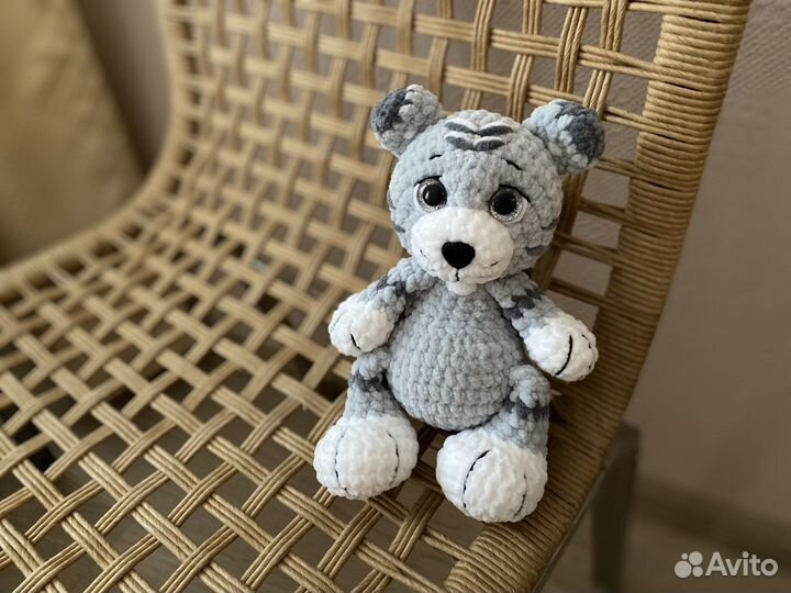 Игрушка ручной работы тигрёнок с вышивкой