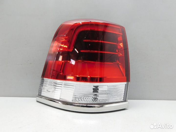 Фонарь задний наружный левый Toyota Land Cruiser