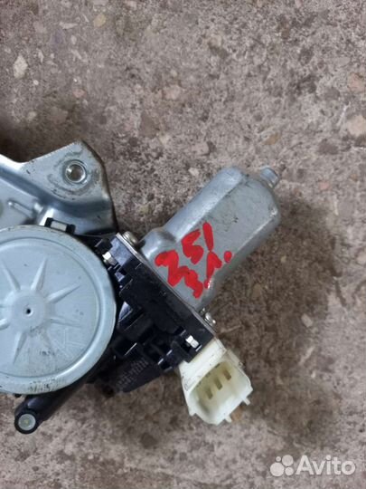 Стеклоподьемник задний Nissan Murano z51