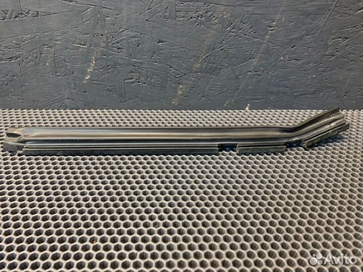 Уплотнитель стекла двери Mercedes-Benz Sl500