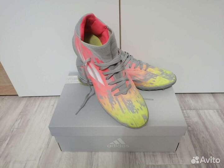 Футбольные бутсы adidas predator
