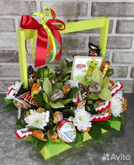 Композиция из живых цветов