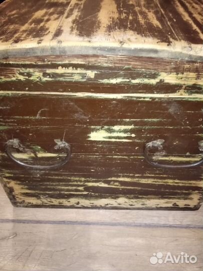 Сундук старинный