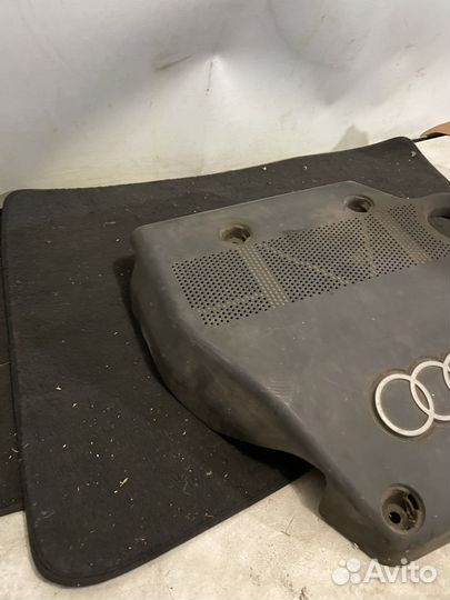 Крышка двигателя Audi A3 8L