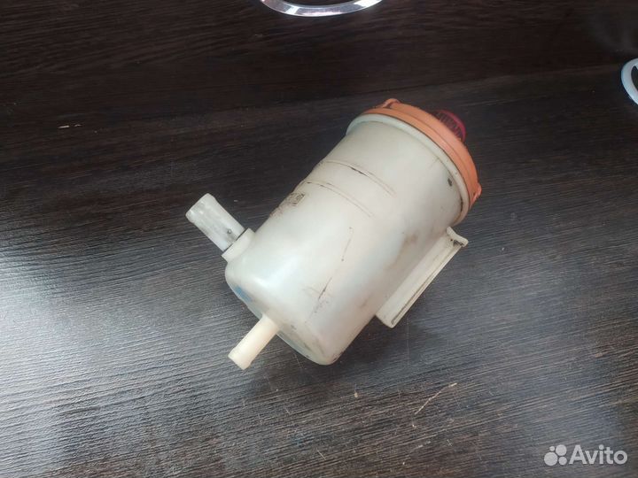 Бачок гур Suzuki Grand Vitara I