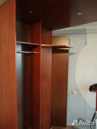 Угловой шкаф с зеркалом