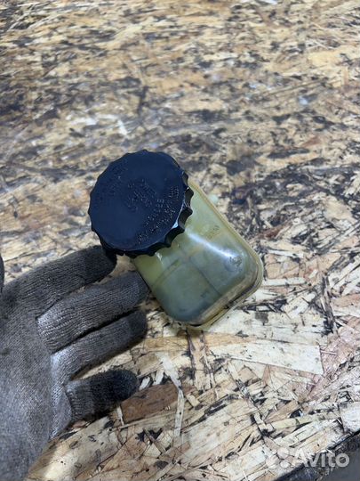 Бачок гур Тойота Авенсис T250