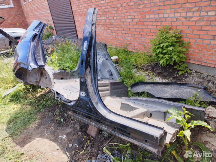 Центральная стойка с порогом правая Hyundai Creta