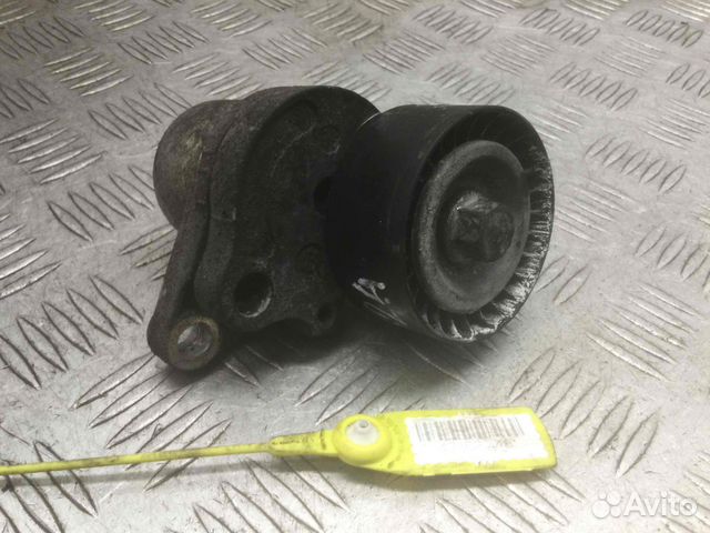 Натяжитель ремня генератора Renault Trafic M9R742