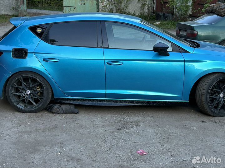 Накладки на пороги Seat Leon