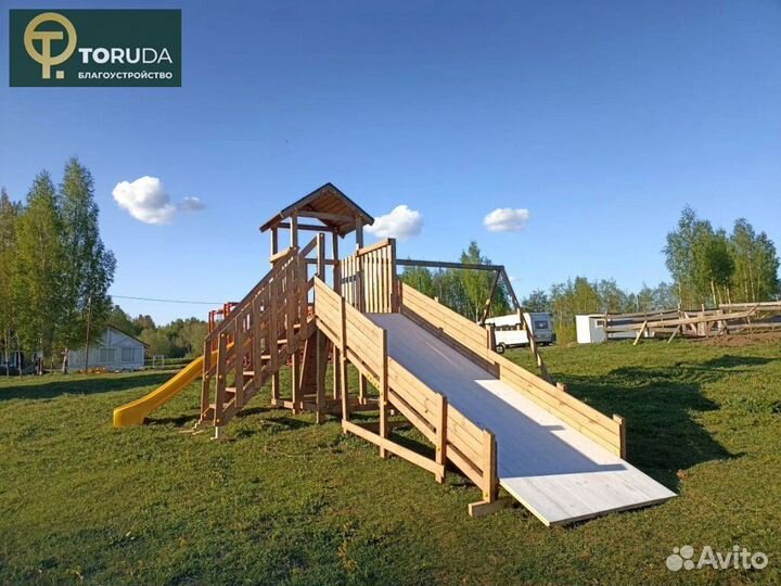 Зимняя горка деревянная