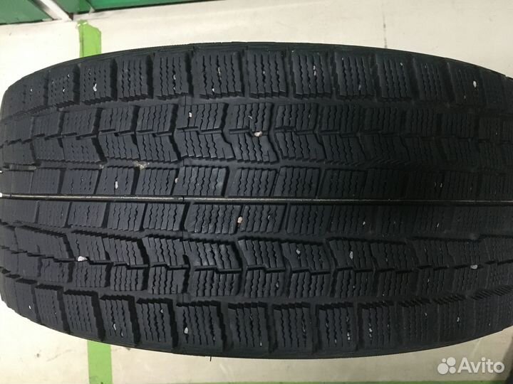 Goodyear Ice Navi Zea 215/45 R17 87Q